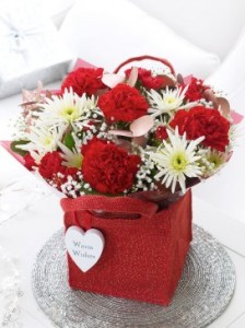 Need a Last-Minute Gift for Overseas Relatives? Send Flowers Through Interflora!