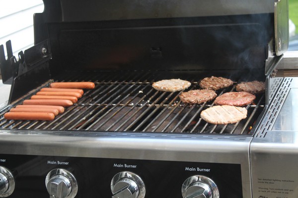 Make Your BBQ More Eco-Friendly with Sustainable Earth Party Ware at Staples