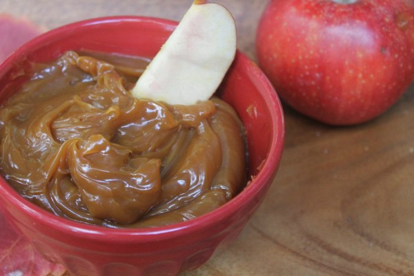 Celebrate fall harvest season with this crazy easy salted caramel apple dip recipe! Takes just minutes to make and tastes like a carnival apple! 