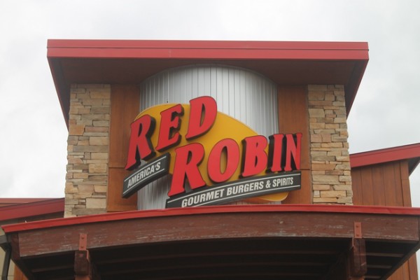 Did you know that at Red Robin, you can eat burgers with your family AND support your favorite school? It's true! 