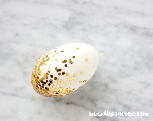 Glittery-Gold-Confetti-Dipped-Easter-Eggs-2