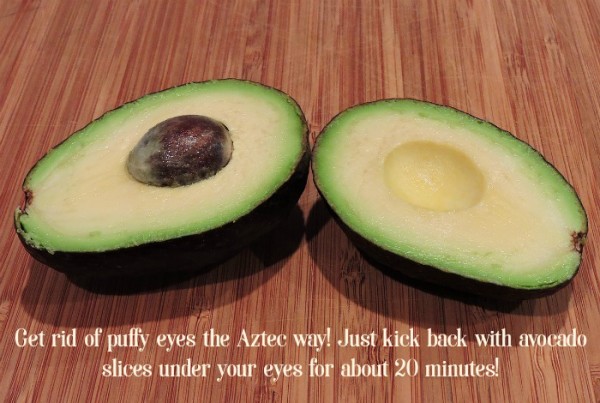 Use avocado slices to get rid of puffy eyes! Check out this tip and more great health & beauty uses for avocados & avo oil!