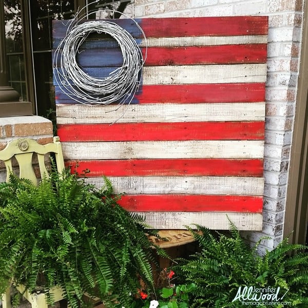 pallet-flag-with-grapevine-wreath