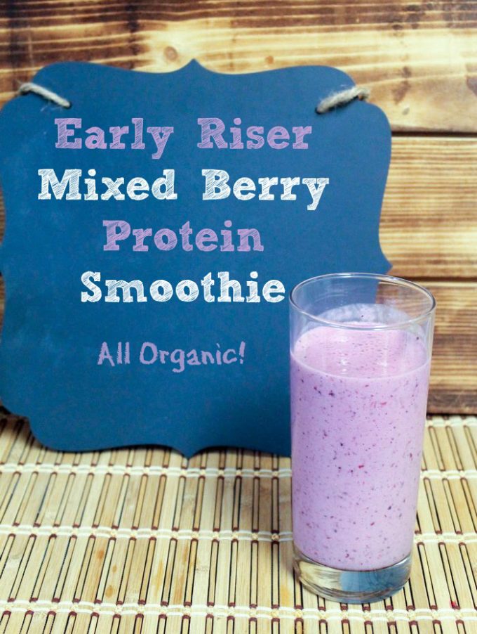 Nothing wakes me up better than a delicious organic mixed berry protein smoothie! This one is made with all organic Nature's Promise ingredients from Giant. Check it out! 