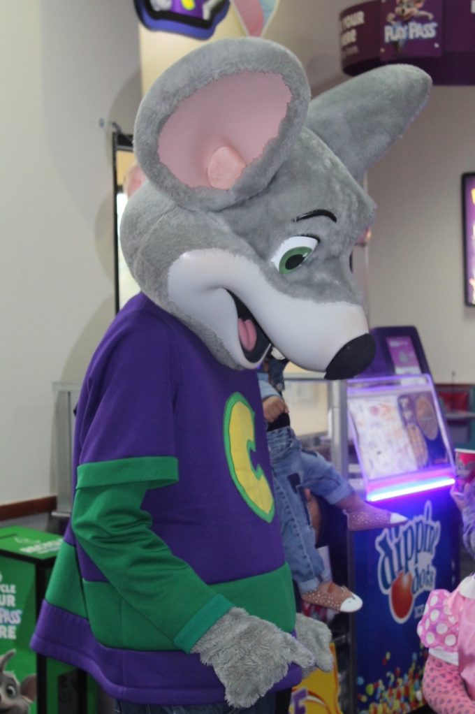 Unleash your inner kid at Chuck E. Cheese’s on Veteran's Day! Active & retired military members get a free personal pizza! Check out details + see why Chuck E. Cheese's is fun for ALL ages!