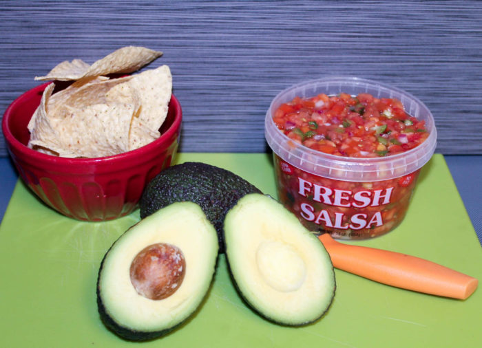 Craving avocado? Make this world's easier guacamole salsa recipe + check out 5 more ways to add more avo to your diet! 