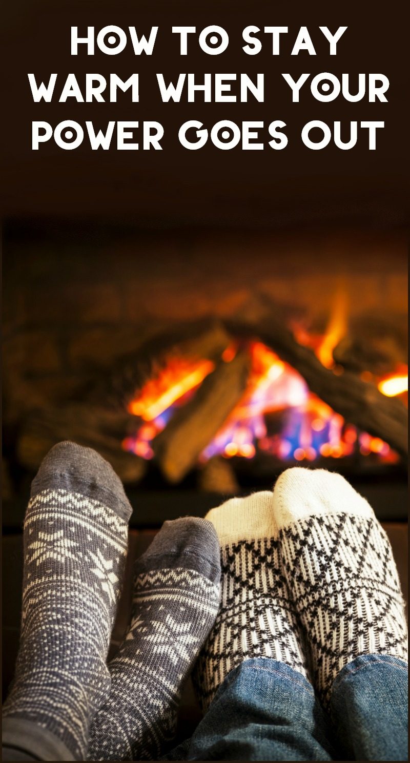 How do you stay warm when your power goes out? Check out these 7 tips, including what to do both with and without an alternate heat source. 