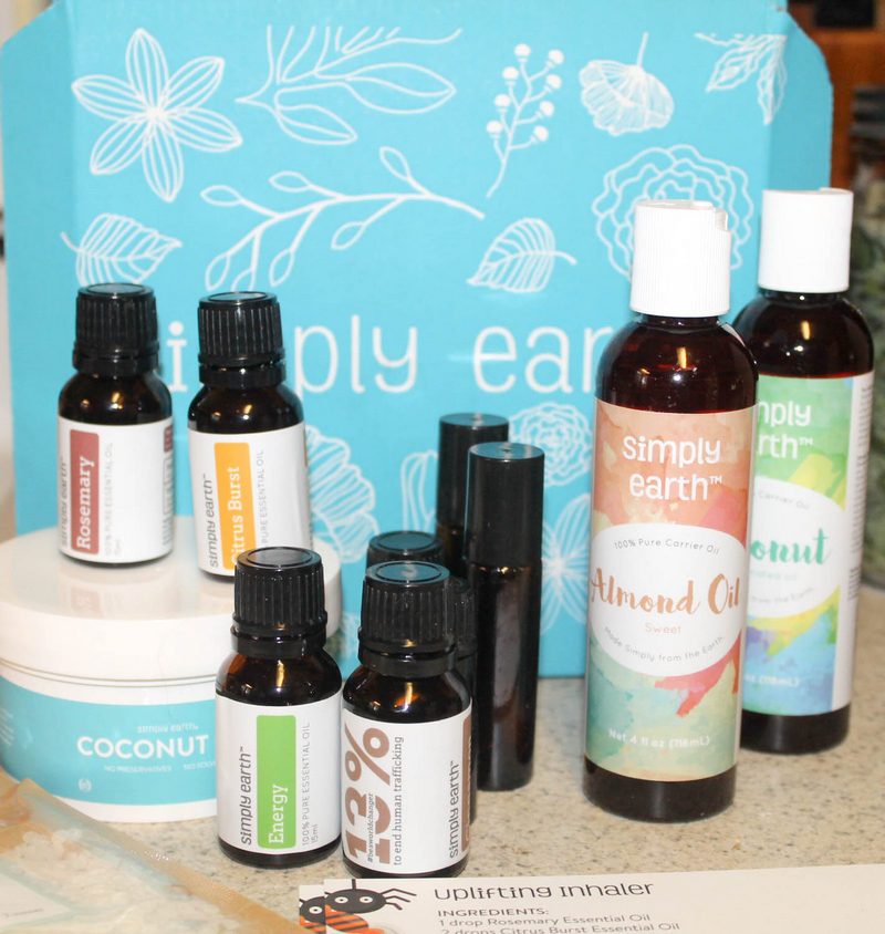 Love making your own natural beauty and home products, but don't really feel comfortable following complicated recipes? You are going to adore Simply Earth! Each month, you get everything you need to make super simple yet oh-so cool natural goodies!