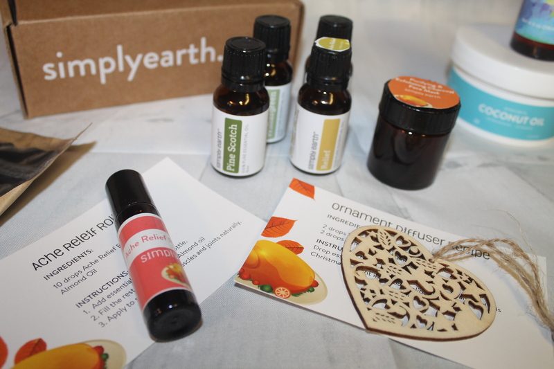 Want to make your own ache relief roll on, scented holiday ornaments and more? You'll find all of the ingredients in this month's Simply Earth box! Check it out!
