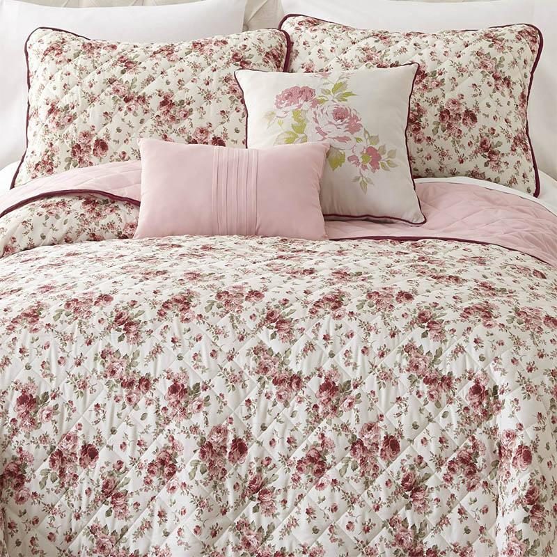 Give your bedroom a makeover in a flash and on a budget with a gorgeous new bed set from Latest Bedding! Check it out!