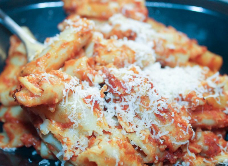 I just made the creamiest, most delicious baked ziti for under $0.50 a serving, and under $5 for the whole pan! See how! 