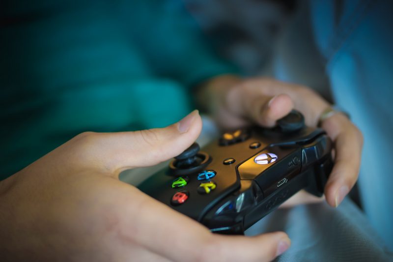 Good news for parents of gamers: a definitive study proves once and for all that video games DO NOT make your kids more violent. So you can relax, you're not a bad mom if your kid plays COD! 
