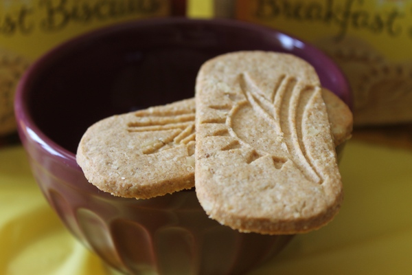 Cereal Escapes the Bowl with Honey Bunches of Oats Breakfast Biscuits #HBOatsBiscuits