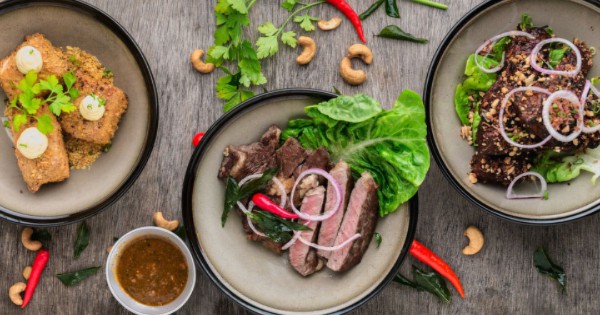 4 Tips To Eating Healthier At Restaurants