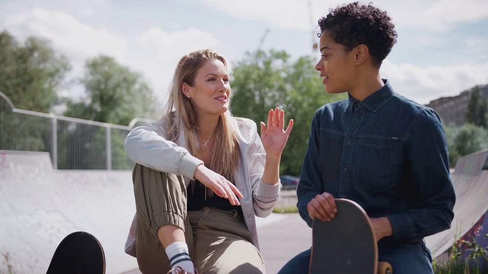 New Decade, New Friends: How to Build Meaningful Connections in Your 30s and 40s 1 New Decade, New Friends: How to Build Meaningful Connections in Your 30s and 40s