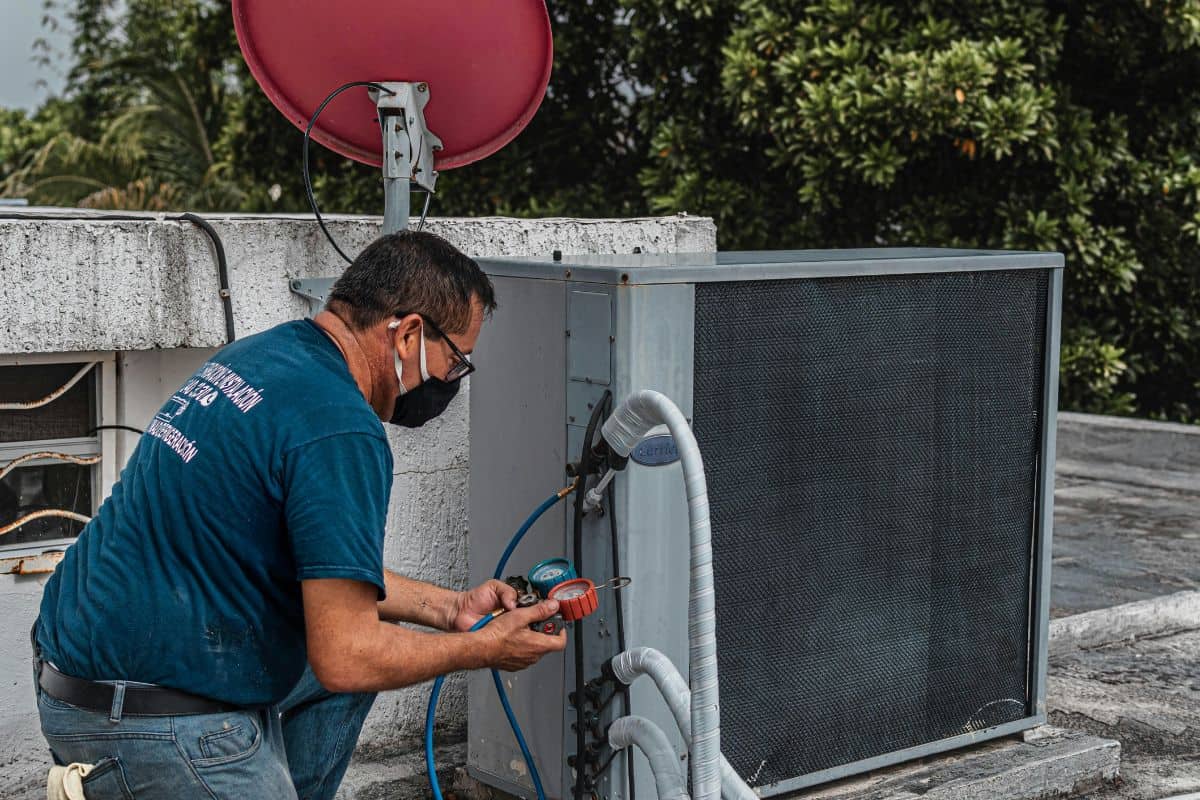 What Businesses Need to Know About Commercial HVAC Installation 1 What Businesses Need to Know About Commercial HVAC Installation